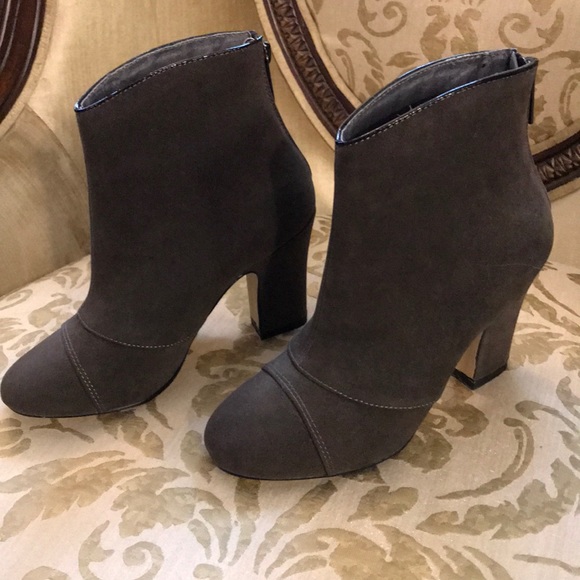 ❌CLEARANCE❌ CHELSEA CREW Suede Booties - Picture 4 of 8